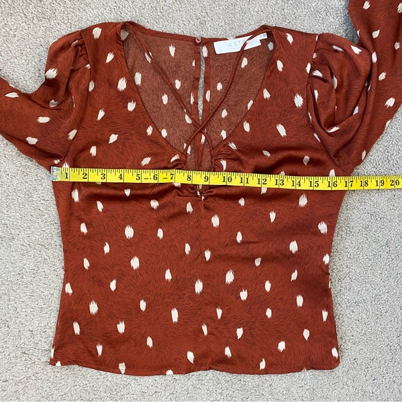 ASTR The Label Keyhole Cutout Satin Blouse Rust Brown S - Picture 6 of 7